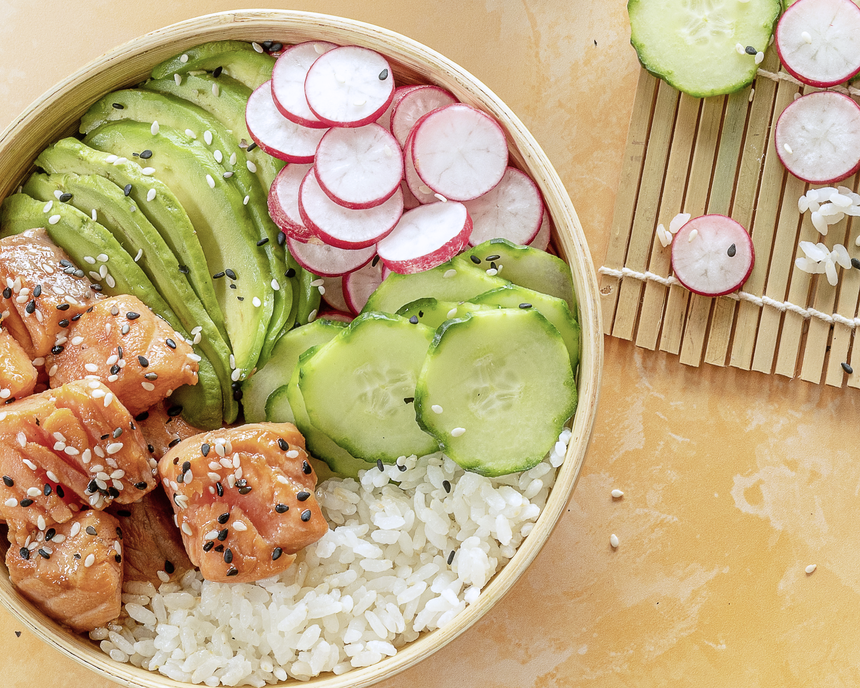 Poké bowl au saumon sauce ponzu